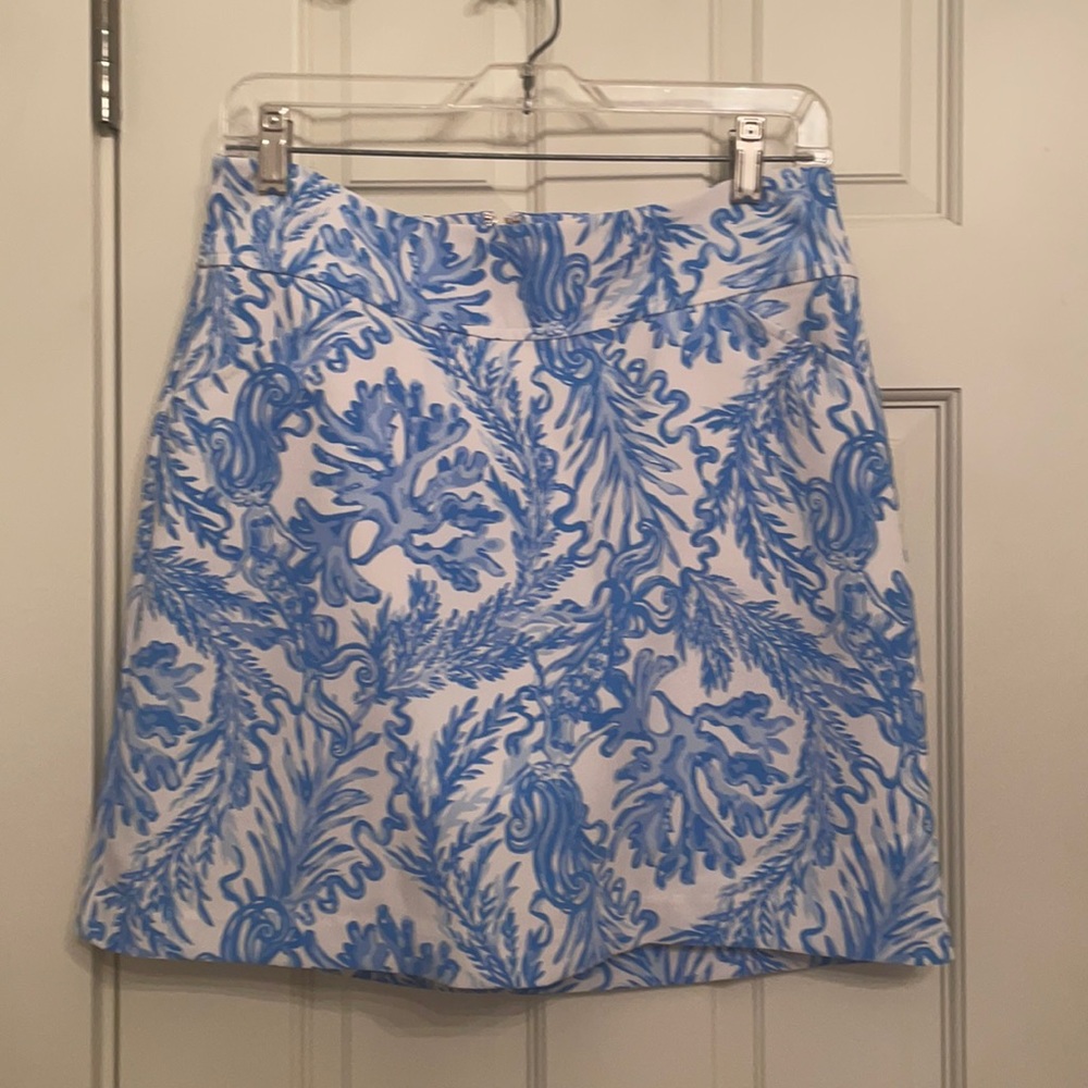 Lilly Pulitzer blue white skirt, Jonas high waisted skort. Sze 4 polyester crepe